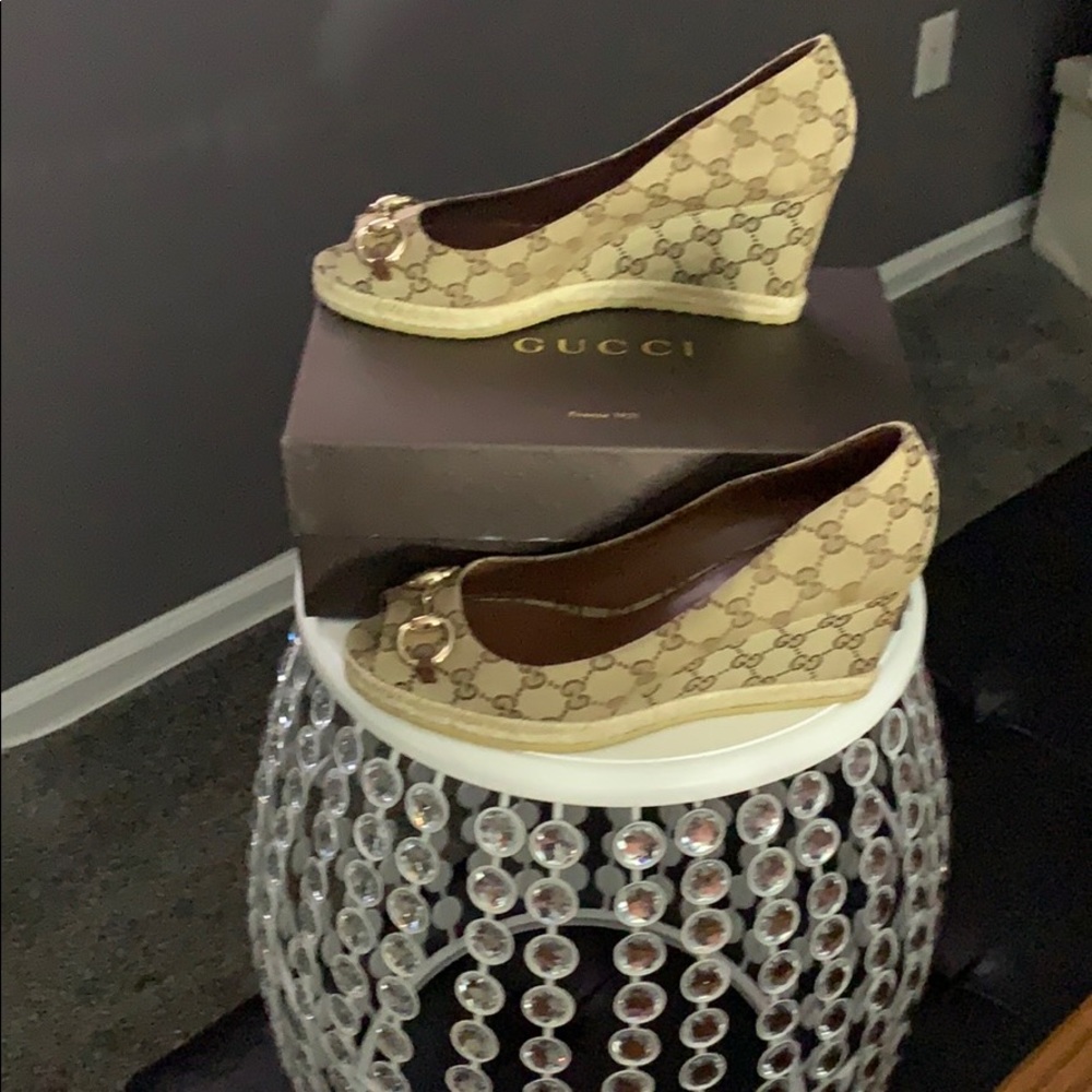 Authentic Vintage Exclusive Gucci Wedges!!